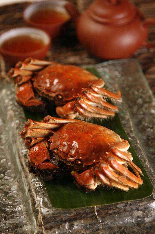 凡惠顧自助晚餐,就可免費享大閘蟹一隻。 九龍萬麗酒店 秋日 BBQ 送你大閘蟹